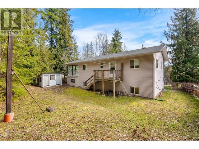 7451 Estate Drive, House detached with 3 bedrooms, 2 bathrooms and 4 parking in Columbia Shuswap F BC | Image 31