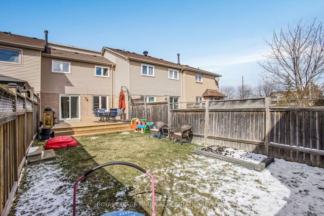 70 Pinebrook Cres, House attached with 3 bedrooms, 2 bathrooms and 3 parking in Whitby ON | Image 28
