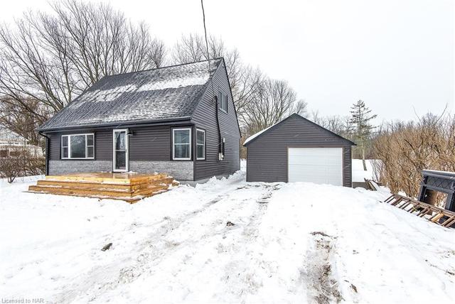 3815 Highway 3 Highway E, House detached with 3 bedrooms, 1 bathrooms and 4 parking in Port Colborne ON | Image 1