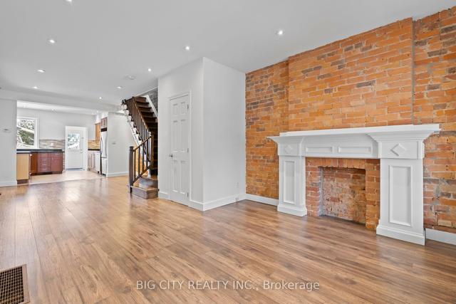 upper - 861a Dovercourt Rd, House semidetached with 4 bedrooms, 2 bathrooms and 0 parking in Toronto ON | Image 34