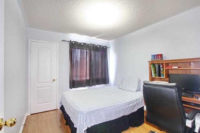 11 Kimberley Cres, Townhouse with 3 bedrooms, 2 bathrooms and 2 parking in Brampton ON | Image 10