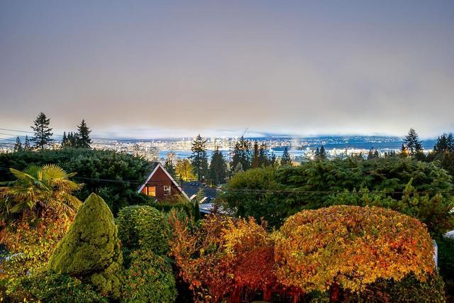 342 Tempe Crescent, House detached with 4 bedrooms, 4 bathrooms and 3 parking in North Vancouver BC | Card Image