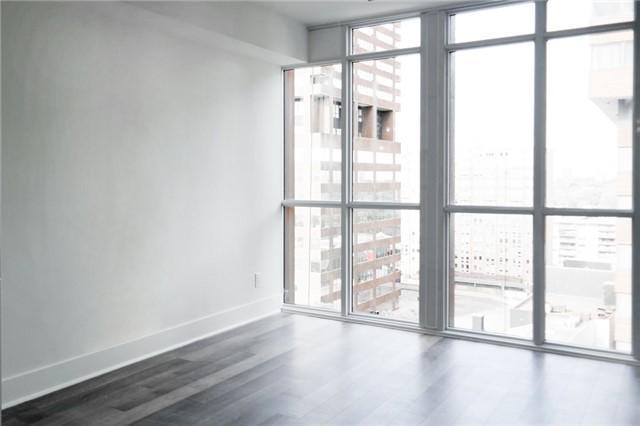1004 - 32 Davenport Rd, Condo with 1 bedrooms, 1 bathrooms and null parking in Toronto ON | Image 6