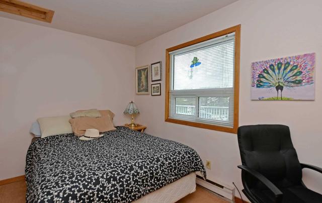 9 Sunrise Cres, House detached with 2 bedrooms, 1 bathrooms and 7 parking in Kawartha Lakes ON | Image 11