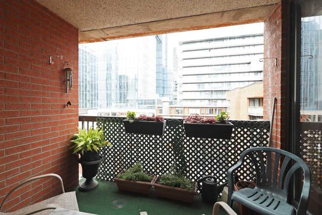 802 - 30 Church St, Condo with 2 bedrooms, 3 bathrooms and 1 parking in Toronto ON | Image 13