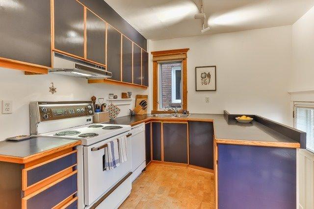 215 Ashworth Ave, House semidetached with 3 bedrooms, 2 bathrooms and 1 parking in Toronto ON | Image 7