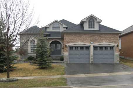 86 Monkman Crt, House detached with 3 bedrooms, 2 bathrooms and 4 parking in Aurora ON | Image 1