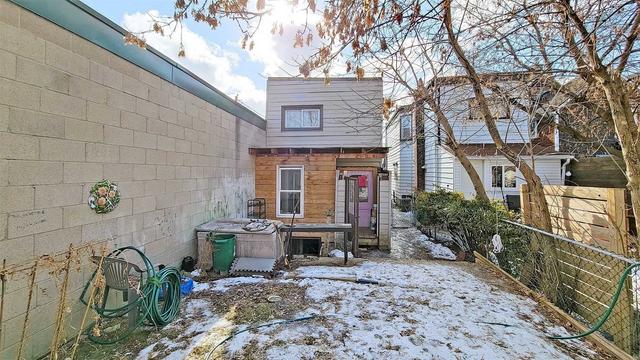 1074 Dupont St, House detached with 4 bedrooms, 2 bathrooms and 0 parking in Toronto ON | Image 7