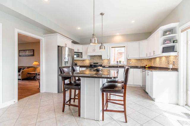 2118 Dalecroft Cres, House detached with 4 bedrooms, 4 bathrooms and 4 parking in Burlington ON | Image 2