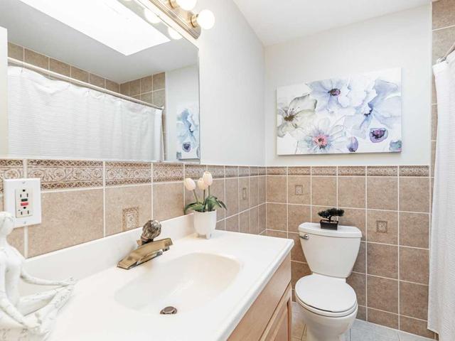 29 Laurel Ave, House detached with 3 bedrooms, 2 bathrooms and 2 parking in Toronto ON | Image 18
