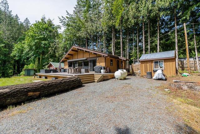 1680 Columbia Valley Road, House detached with 2 bedrooms, 1 bathrooms and null parking in Fraser Valley H BC | Image 5
