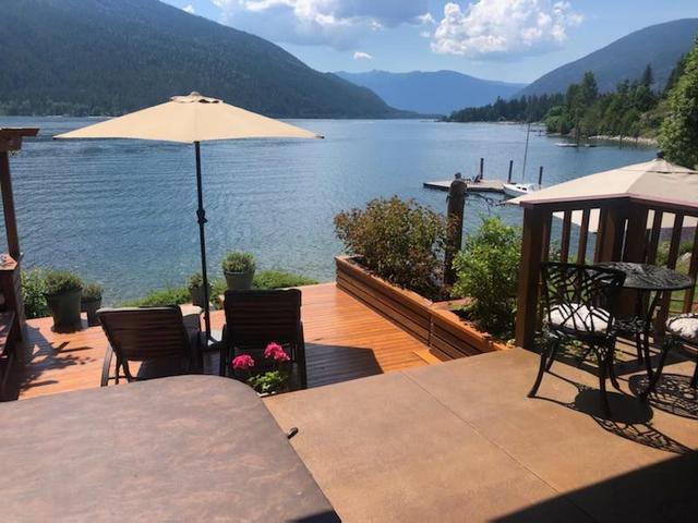 3140 Highway 3a, House detached with 2 bedrooms, 2 bathrooms and null parking in Central Kootenay F BC | Image 17