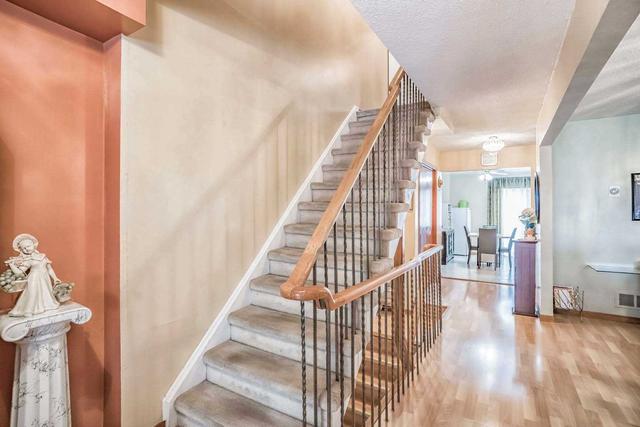 12 Jade St, House detached with 3 bedrooms, 4 bathrooms and 5 parking in Toronto ON | Image 10