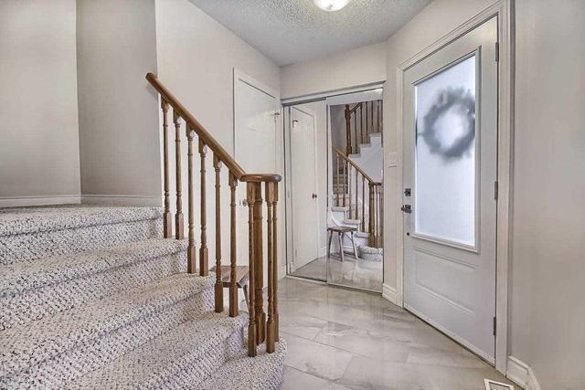 146 Reed Dr, House detached with 3 bedrooms, 3 bathrooms and 2 parking in Ajax ON | Image 3