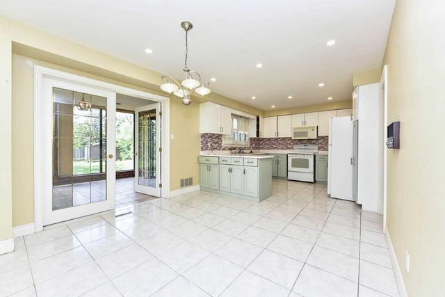 82 Airdrie Dr, House detached with 4 bedrooms, 4 bathrooms and 4 parking in Vaughan ON | Image 3