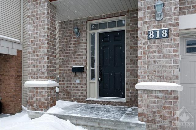 818 Fletcher Circle, Townhouse with 3 bedrooms, 4 bathrooms and 3 parking in Ottawa ON | Image 2
