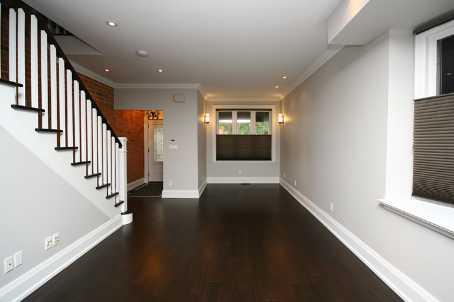 404 Leslie St, House semidetached with 3 bedrooms, 4 bathrooms and 2 parking in Toronto ON | Image 2