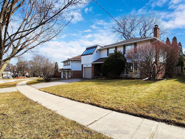 19 Davean Dr, House detached with 5 bedrooms, 4 bathrooms and 5 parking in Toronto ON | Image 12