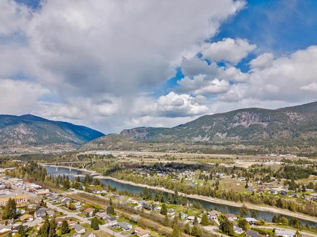 2612 Columbia Avenue, House detached with 4 bedrooms, 2 bathrooms and null parking in Castlegar BC | Image 43