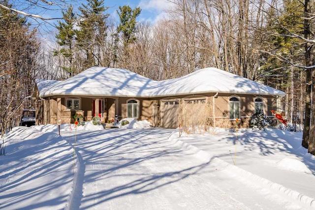11 Pine Lane, House detached with 2 bedrooms, 3 bathrooms and 8 parking in Oro Medonte ON | Image 1