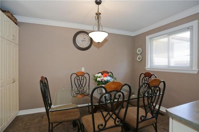 2327 Harcourt Cres, House detached with 3 bedrooms, 3 bathrooms and 2 parking in Mississauga ON | Image 9