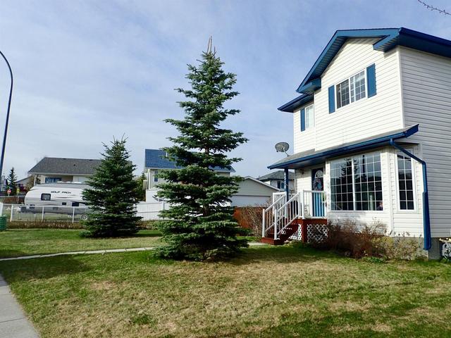 6510 58 Street, House detached with 3 bedrooms, 1 bathrooms and 3 parking in Clearwater County AB | Image 2