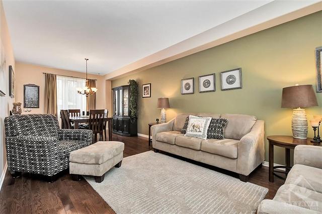 2112 Valin Street, House detached with 4 bedrooms, 3 bathrooms and 6 parking in Ottawa ON | Image 4