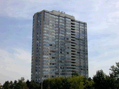 304 - 22 Hanover Rd, Condo with 2 bedrooms, 2 bathrooms and 1 parking in Brampton ON | Image 1