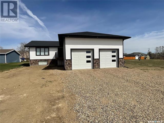 209 Willow Crescent, House detached with 3 bedrooms, 3 bathrooms and null parking in Waldheim SK | Image 1