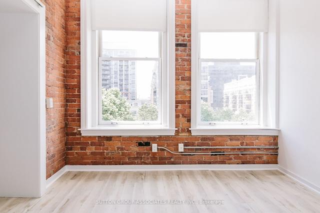 404 - 915 King St W, Condo with 1 bedrooms, 2 bathrooms and 1 parking in Toronto ON | Image 3