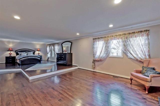 95 Glenarden Cres, House detached with 4 bedrooms, 7 bathrooms and 8 parking in Richmond Hill ON | Image 15