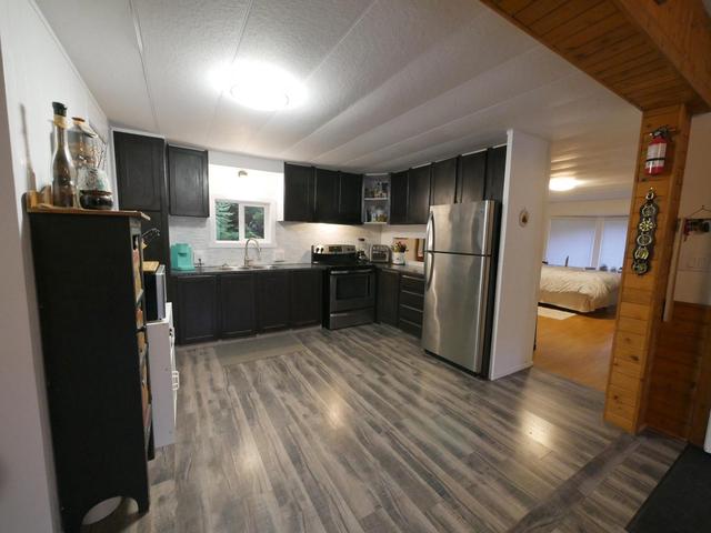 8114 Highway 6, House detached with 3 bedrooms, 1 bathrooms and 9 parking in Salmo BC | Image 2