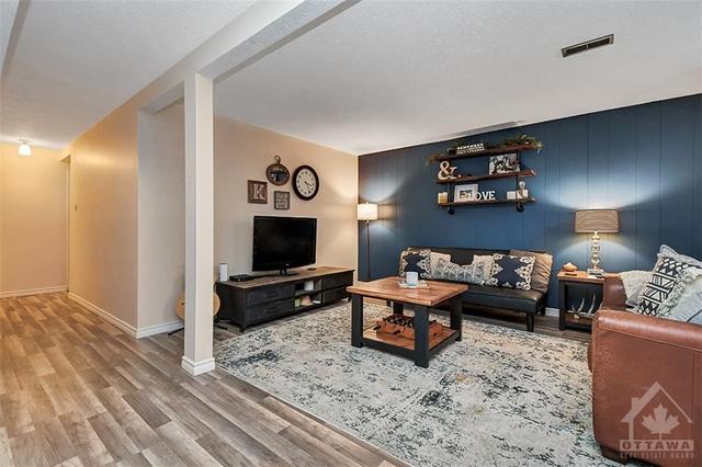 54 Tedwyn Drive, Townhouse with 3 bedrooms, 2 bathrooms and 3 parking in Ottawa ON | Image 27