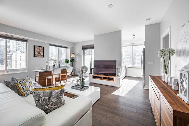 1106 - 35 Balmuto St, Condo with 2 bedrooms, 2 bathrooms and 1 parking in Toronto ON | Image 12