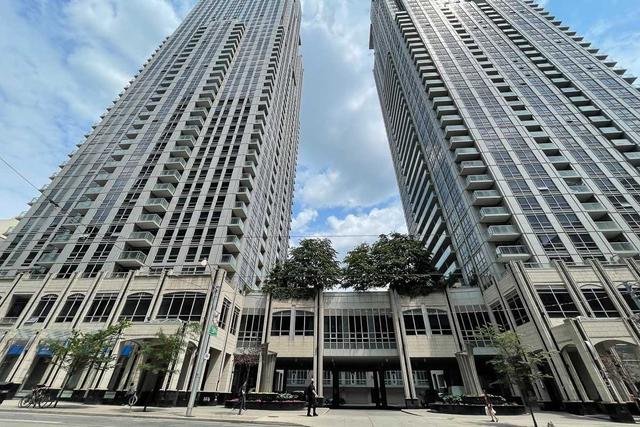 4202 - 761 Bay St, Condo with 2 bedrooms, 3 bathrooms and 2 parking in Toronto ON | Image 1