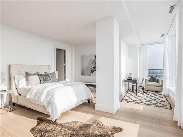 Uph - 111 St Clair Ave W, Condo with 2 bedrooms, 3 bathrooms and 2 parking in Toronto ON | Image 17