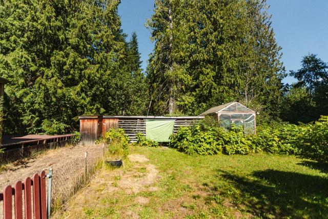 240 Bryan Road, House detached with 3 bedrooms, 2 bathrooms and null parking in Central Kootenay E BC | Image 37