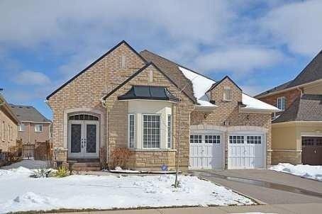 25 Hugo Rd, House detached with 3 bedrooms, 3 bathrooms and 2 parking in Brampton ON | Image 1