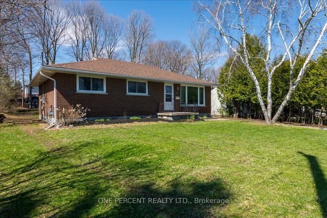 14 Sandra Dr, House detached with 4 bedrooms, 2 bathrooms and 4 parking in Orillia ON | Image 1