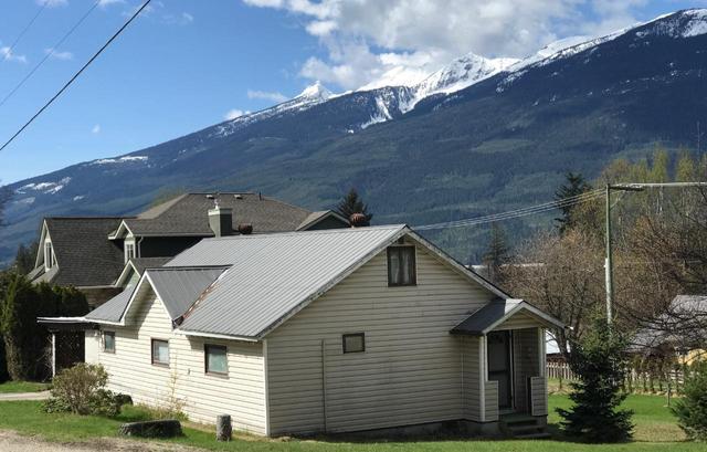 316 Nelson Avenue Nw, House detached with 2 bedrooms, 1 bathrooms and null parking in Nakusp BC | Image 5