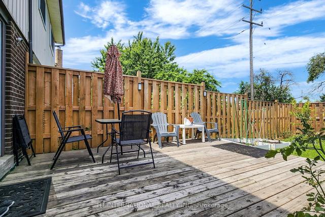 104 Valdor Dr, House semidetached with 3 bedrooms, 3 bathrooms and 4 parking in Toronto ON | Image 30