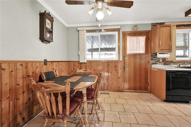 135 Nash Rd N, House detached with 3 bedrooms, 2 bathrooms and 5 parking in Hamilton ON | Image 4