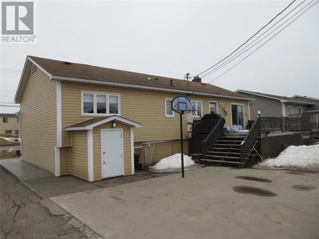 580 Main Street, House detached with 3 bedrooms, 1 bathrooms and null parking in Bishop's Falls NL | Image 9