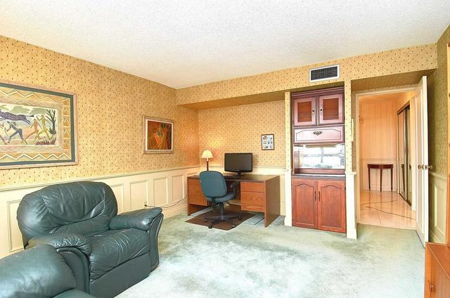 1710 - 1300 Bloor St W, Condo with 3 bedrooms, 2 bathrooms and 1 parking in Toronto ON | Image 14