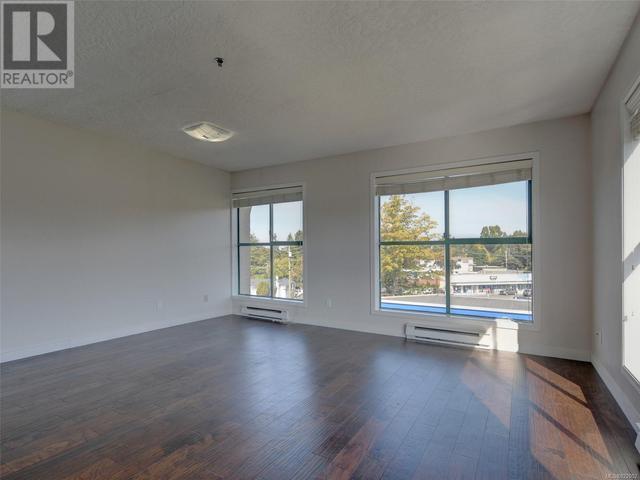 401 - 3460 Quadra St, Condo with 2 bedrooms, 2 bathrooms and 1 parking in Saanich BC | Card Image