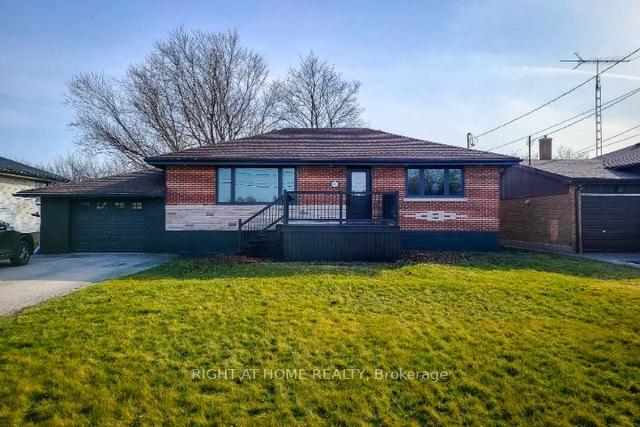 996 Barton St, House detached with 4 bedrooms, 2 bathrooms and 7 parking in Hamilton ON | Image 1