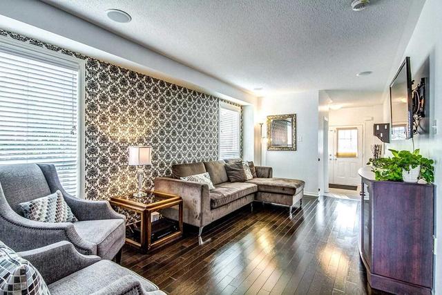 80 Northway Ave, House attached with 3 bedrooms, 3 bathrooms and 3 parking in Whitchurch Stouffville ON | Image 2