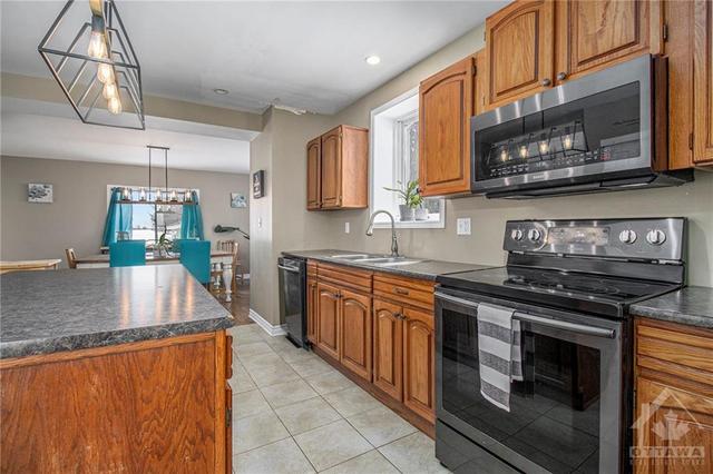 3528 County 7 Road, House detached with 5 bedrooms, 2 bathrooms and 7 parking in South Dundas ON | Image 8