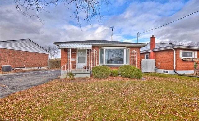 7610 Wilson Cres, House detached with 3 bedrooms, 1 bathrooms and 2 parking in Niagara Falls ON | Image 2