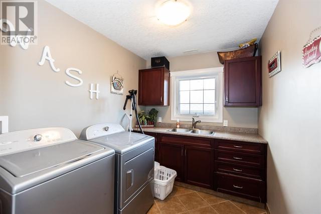 1128 Henderson Lake Boulevard S, House detached with 3 bedrooms, 3 bathrooms and 4 parking in Lethbridge AB | Image 42